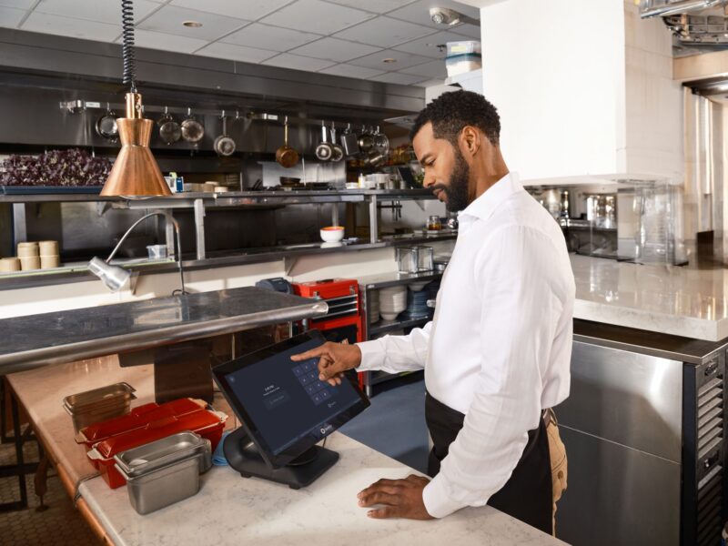 Cómo conectar un software TPV para comercio con un sistema de reservas para restaurantes